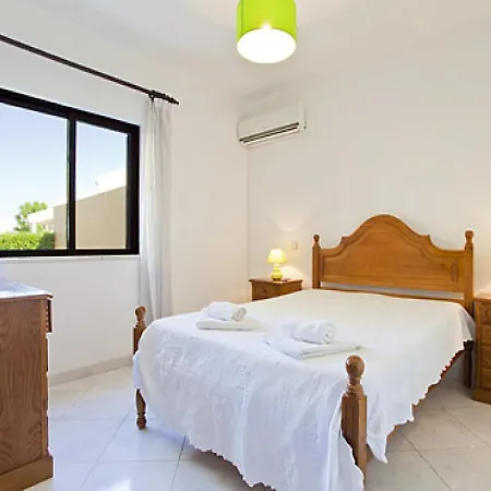 Andre, 3 Bedroom With Pool - Walking Distance To